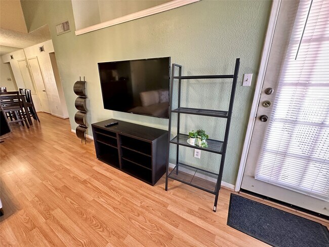 Foto del edificio - 2121 Hepburn St