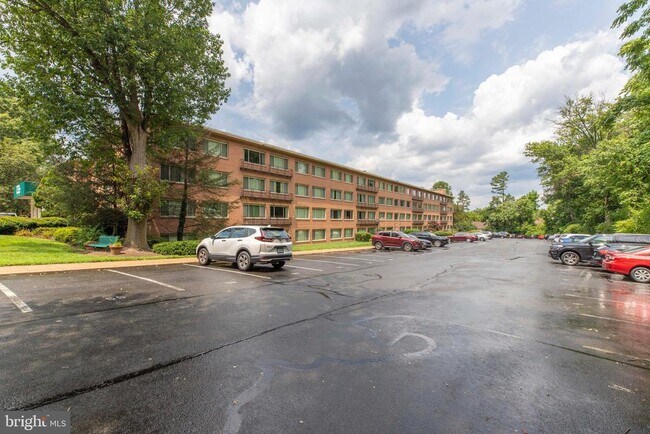 Foto del edificio - 10570 Main St