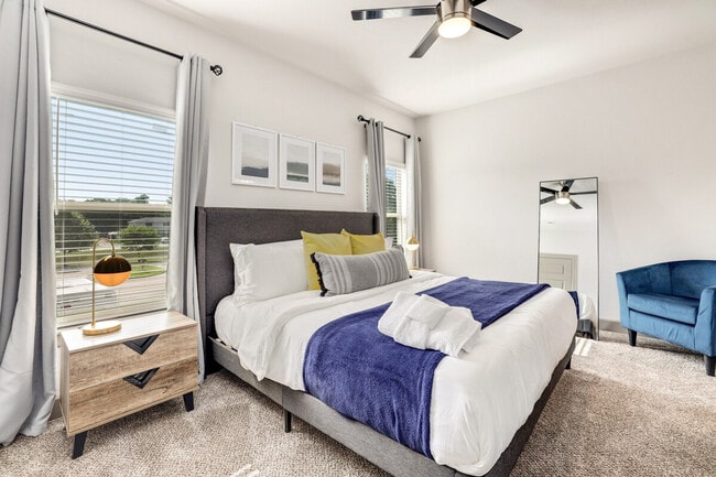 Building Photo - 414 NW Retreat Ln