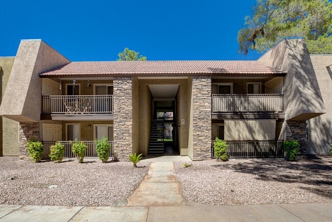 Building Photo - SINGLE BEDROOM CONDO IN GUARD GATED COMMUN...