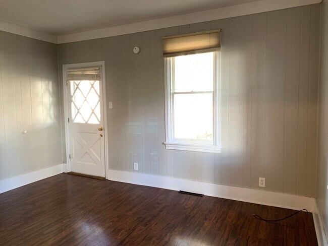 Building Photo - 2 bedroom townhome!