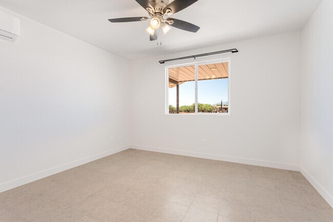 Foto del edificio - 537 E Ash St