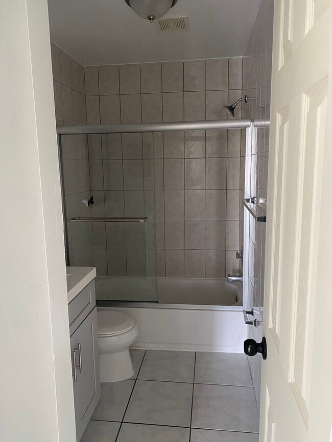 Building Photo - 362 NE 166th St