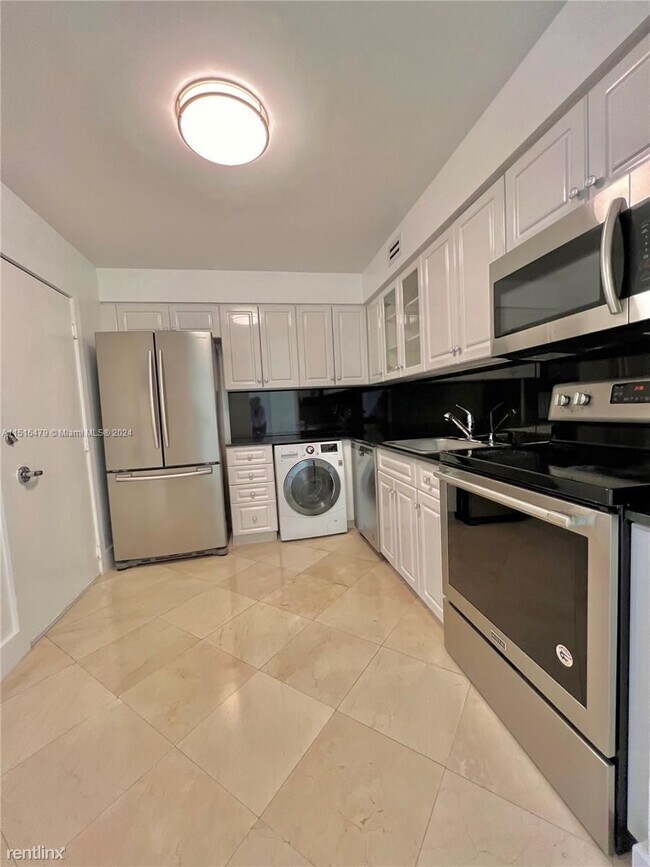 Foto del edificio - 2 br, 2 bath Condo - 6770 Indian Creek Dr ...