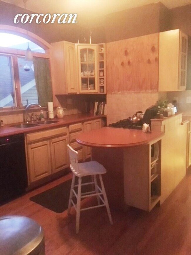 Foto del edificio - 71 Corson Ave