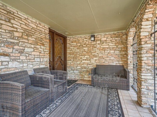Building Photo - 5422 Plantation Dr
