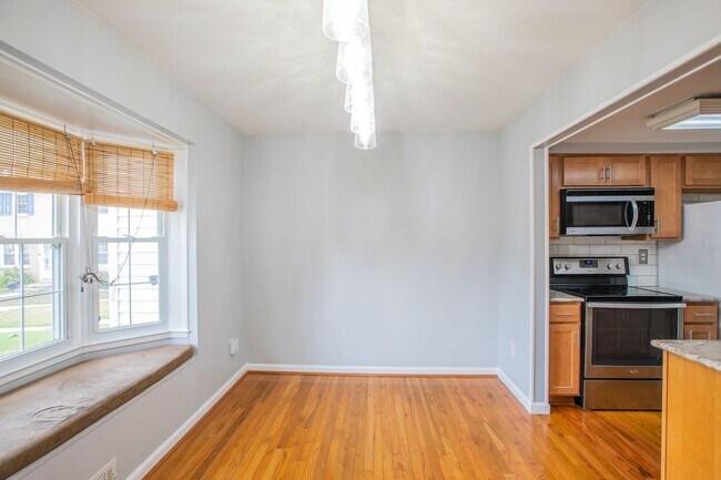 Building Photo - Gorgeous 3 BR/2.5 BA Townhome in Crofton!