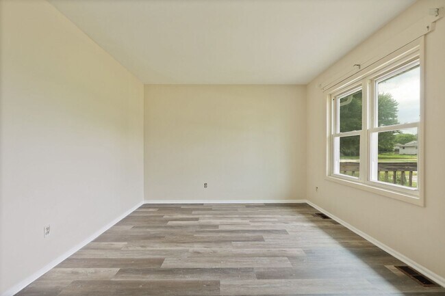 Foto del edificio - You won't want to miss this home