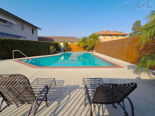 Foto del edificio - 5626 Sultana Ave