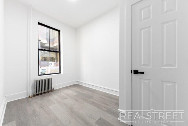 Foto del edificio - Renoavted 3 bed near YU campus in Washington Heights!
