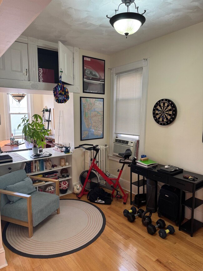 Foto del edificio - 311 Monastery Pl