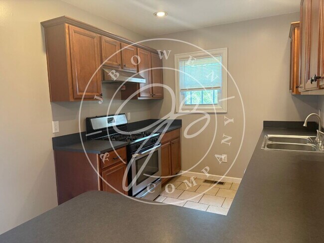 Foto del edificio - Charming 4 bedroom 2 bathroom close to the University of Toledo.