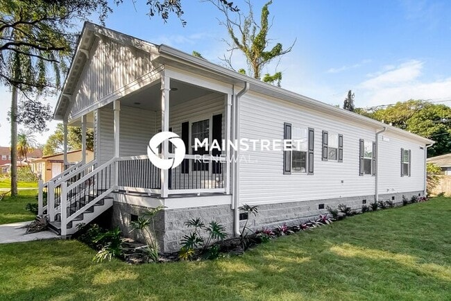 Building Photo - 2 Bedroom Pet-Friendly Home in St. Petersburg, FL with Main Street Renewal