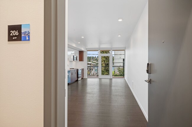 Building Photo - Luxury studio with floor-to-ceiling window...