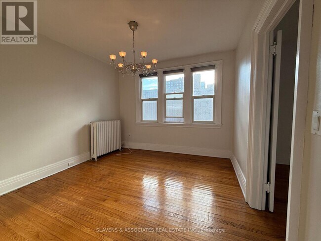 Photo du bâtiment - 1454-1454 Yonge St
