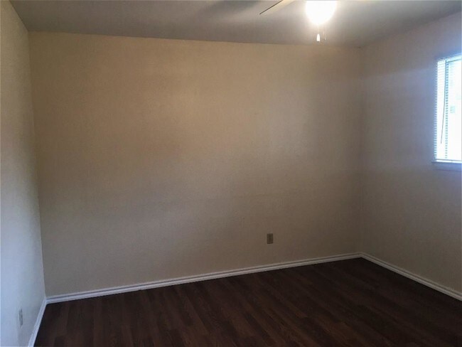 Building Photo - 1105 Wildwood Dr