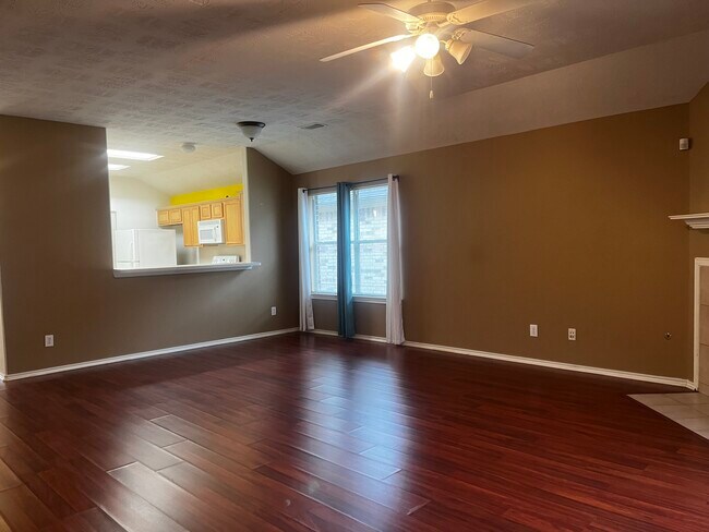 Foto del edificio - 5508 Lilywood Ln