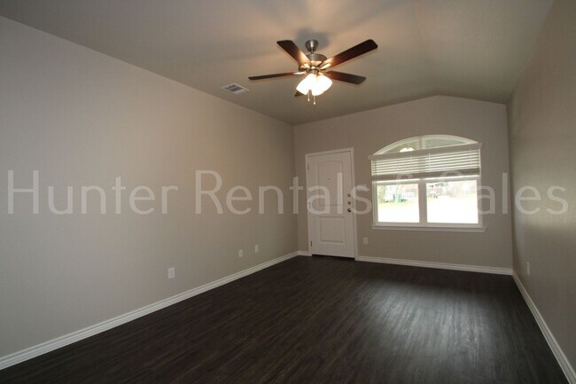 Building Photo - 505 Bonnie Dr