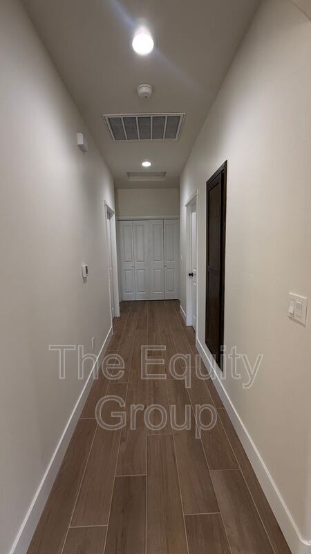 Building Photo - 440 N Westwood Ave