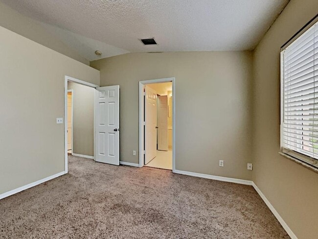Building Photo - 861 NW 208th Dr
