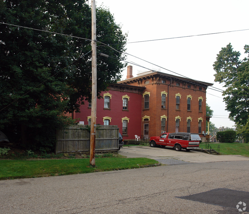 Building Photo - 120 4th St NE