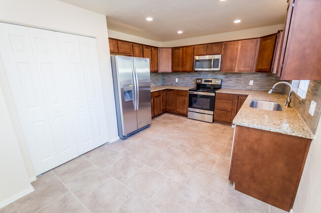 Spacious Kitchen - 1448 E Carmelita Dr