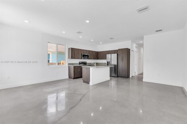 Foto del edificio - 638 NW 15th Ave