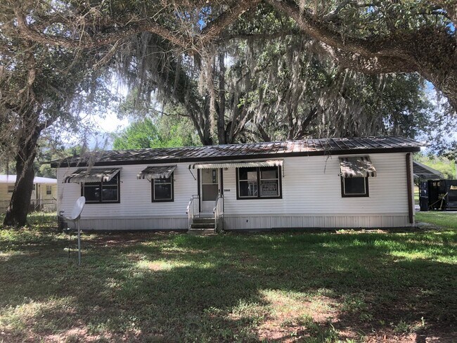 Foto del edificio - SPACIOUS 3BR/2BA Double Wide ! Convenient ...