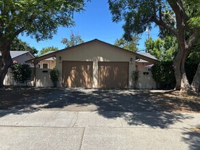 Building Photo - 4141-4141 Olga Dr