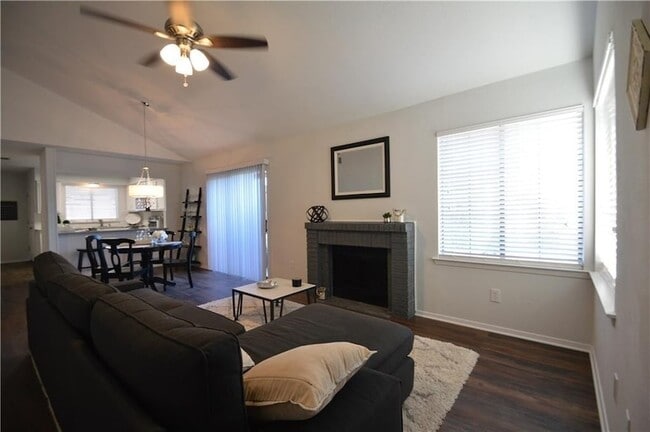 Foto del edificio - 518 Hunters Glen St