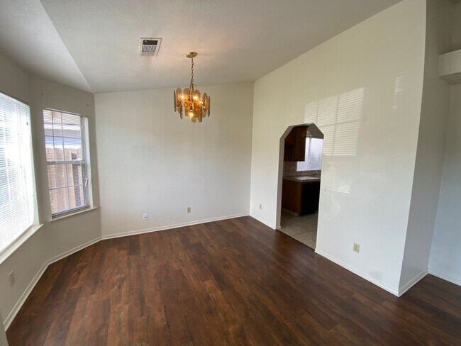 Foto del edificio - Lovely home for Rent in NW Visalia, located in the Oak West Neighborhood. Coming soon