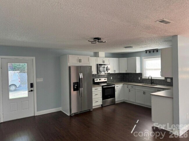 Foto del edificio - 4488 Giles Ave