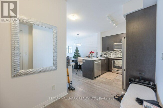 Building Photo - 65 Oneida Crescent