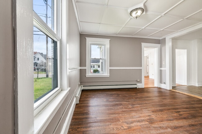 Building Photo - 93 Pleasant St