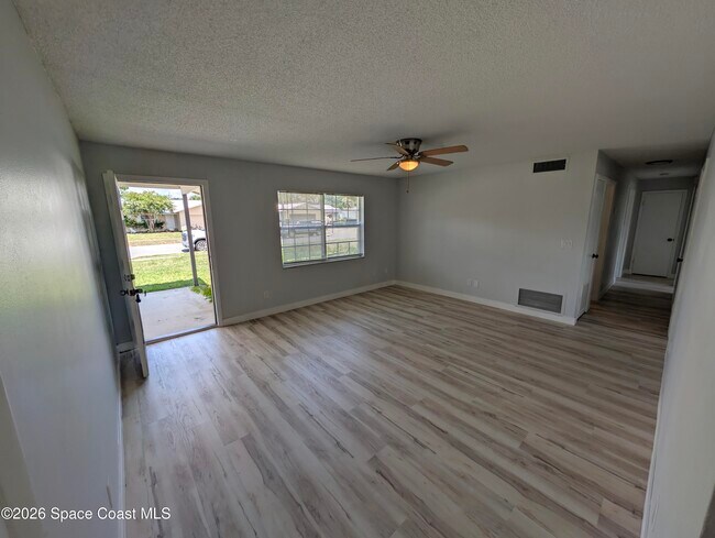 Foto del edificio - 4840 Volusia Ave