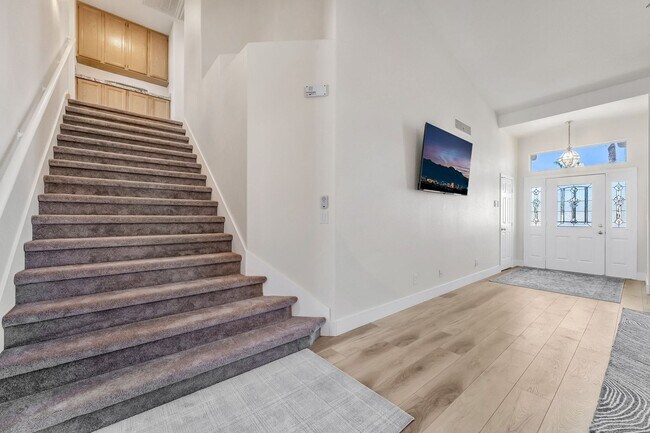 Foto del edificio - FURNISHED - Henderson Gem!