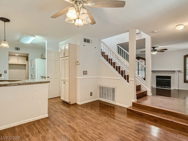 Foto del edificio - 1044 Grammy Dr