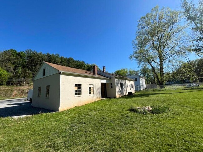 Foto del edificio - 6075 Lee Hwy