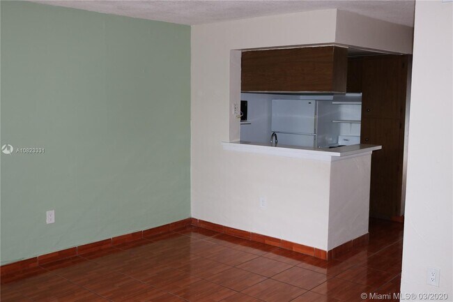 Foto del edificio - 10824 N Kendall Dr