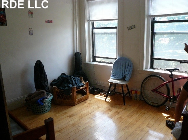 Building Photo - 100 Linden St