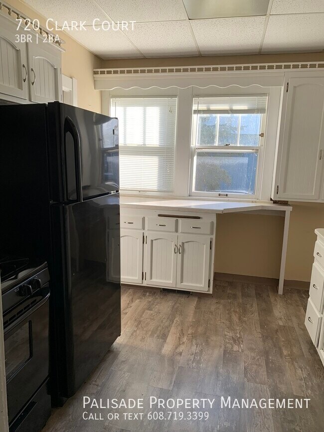 Foto del edificio - 720 Clark Ct