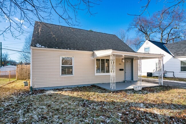 Building Photo - 2861 Woodland Ave