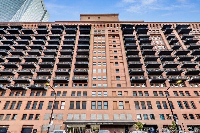 Foto del edificio - 165 N Canal St