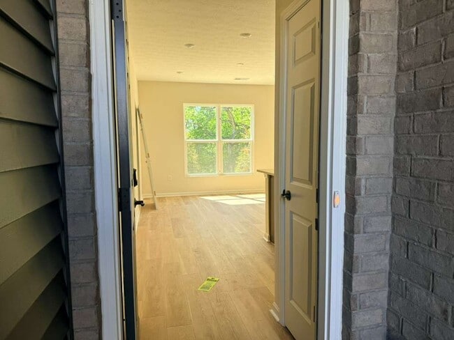 Building Photo - 7231 Grandway Dr