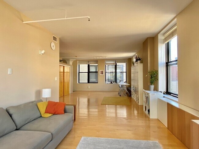 Building Photo - 459 Washington St