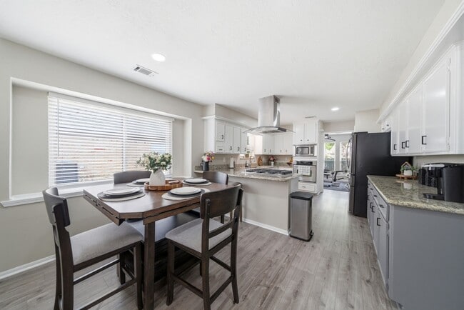 Building Photo - 12935 Belgrave Dr