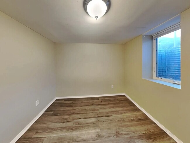 Foto del edificio - 3021 Commodore Dr