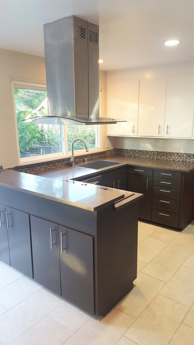 Foto del edificio - 12220 Densmore Ave N