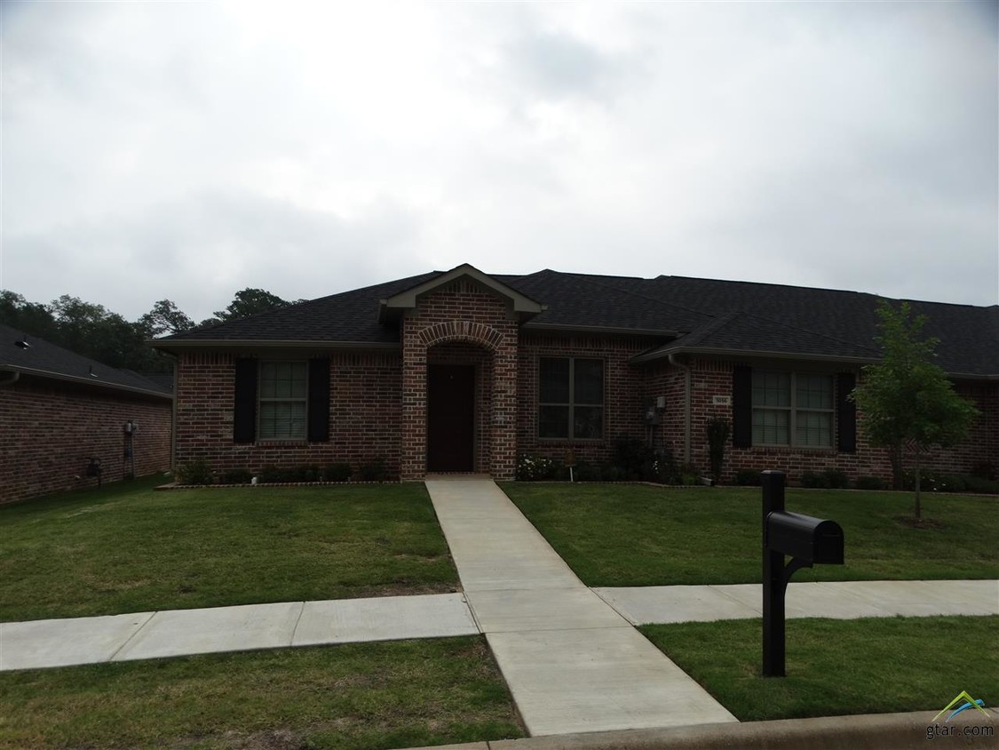 Primary Photo - 5056 Shiloh Village Dr