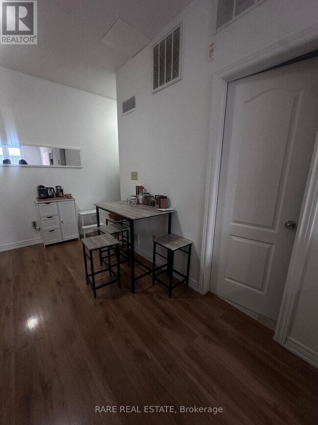 Photo du bâtiment - 198 Augusta Ave